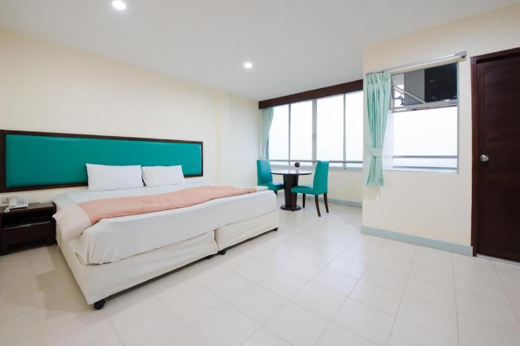 Nice Beach Hotel Rayong Exterior foto