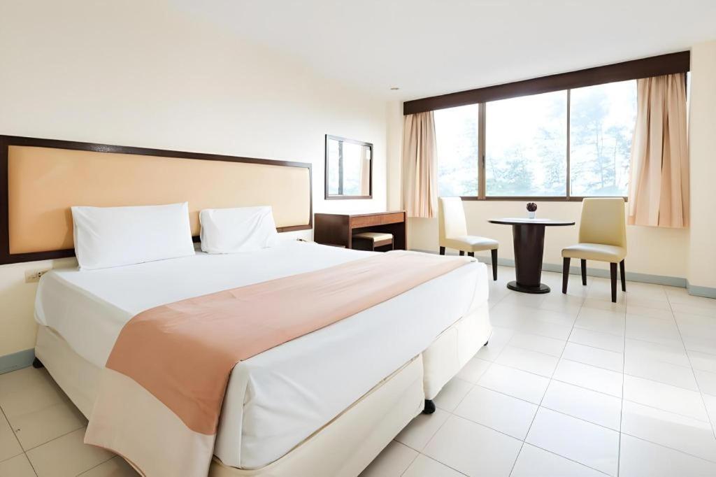 Nice Beach Hotel Rayong Exterior foto