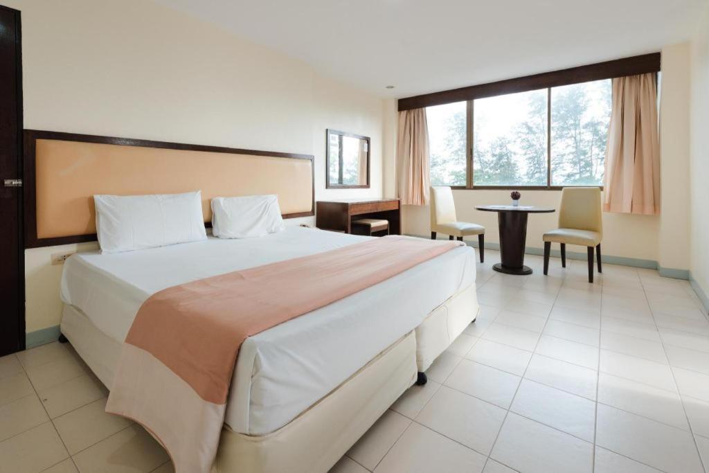 Nice Beach Hotel Rayong Exterior foto