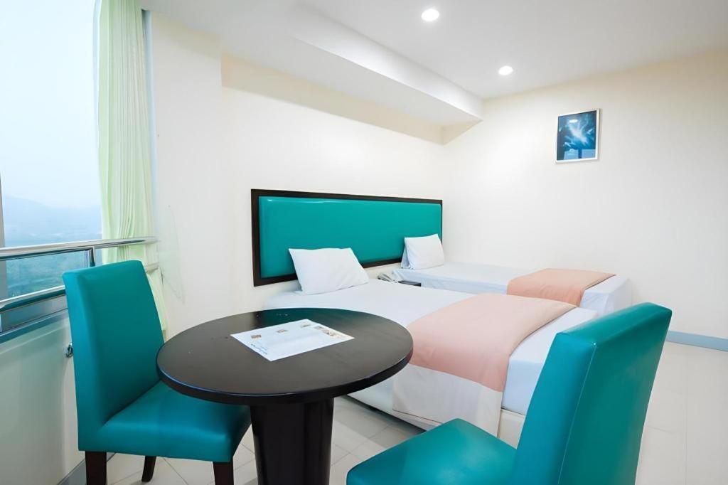 Nice Beach Hotel Rayong Exterior foto