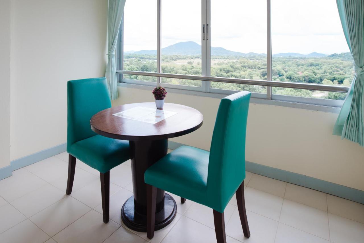 Nice Beach Hotel Rayong Exterior foto